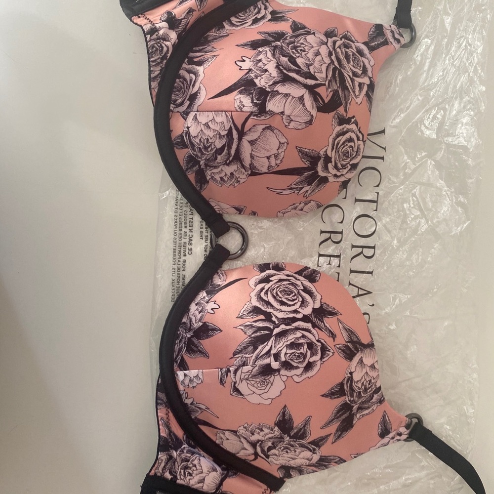 Victoria’s Secret Bra *never worn* *brand new*